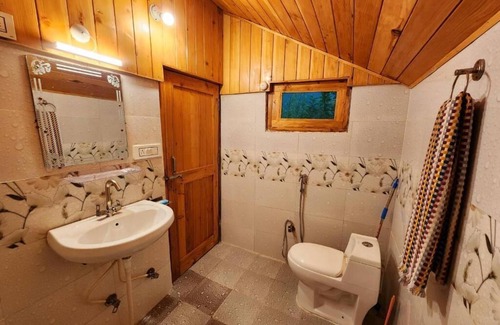 Banjar Cabin | H Laida Tirthan King Room with Mountain View