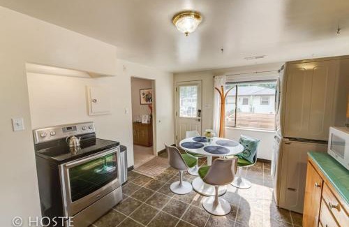 Broadmoor Apartment | *H* NEW! Old Broadmoor 1 BDRM, West-side Colorado Springs Goodness!
