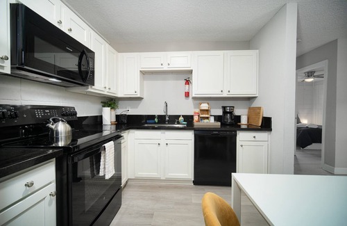 Oak Haven Apartment | ~[H] River Bank Repose Sleeps 6 Private Units~