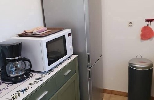 Greoux-les-Bains Apartment | (H) Spacious 1 bedroom apartment, quiet, sun, parking