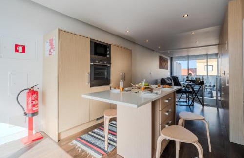 Praia de Santa Cruz Apartment | H2O Apartment - Rooftop with pool in Santa Cruz
