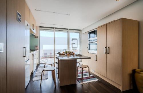 Praia de Santa Cruz Apartment | H2O Apartment - Rooftop with pool in Santa Cruz
