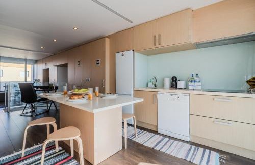 Praia de Santa Cruz Apartment | H2O Apartment - Rooftop with pool in Santa Cruz