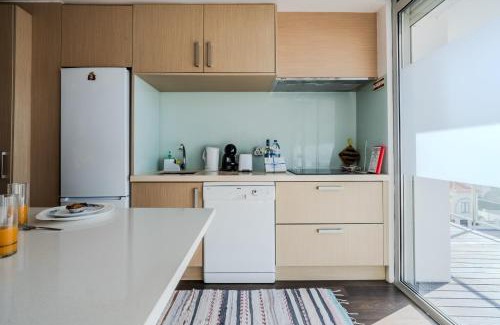 Praia de Santa Cruz Apartment | H2O Apartment - Rooftop with pool in Santa Cruz