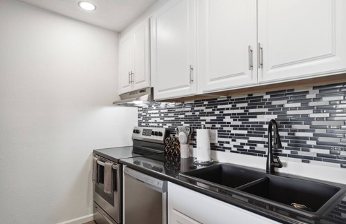 Camelback East Apartment | H2O Perfect Blue with Pool & Parking