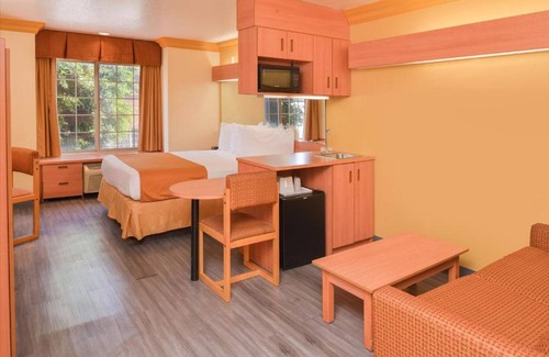 Lennox Hotel | H3 Inn & Suites - LAX Airport - Los Angeles