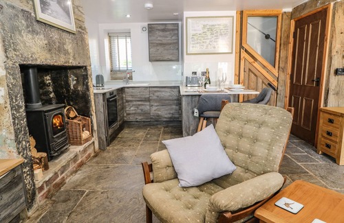 Honley Cottage | HA'PENNY COTTAGE, pet friendly, character holiday cottage in Meltham