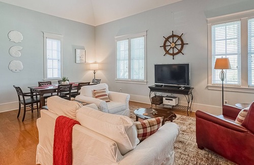 Habersham Villa | Habersham Villa Sleeps 6 Just a Short Walk to Pool and community Amenities
