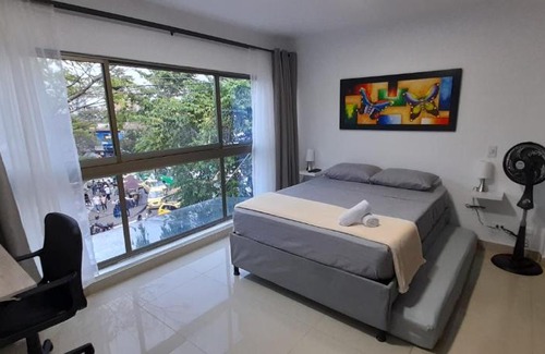 San Javier House | Habitación 302 con baño privado cerca a laureles