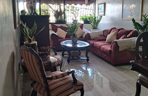 Downtown Santo Domingo Condo | habitación con aires acondicionado, esta próximo al metro, cerca del malecón