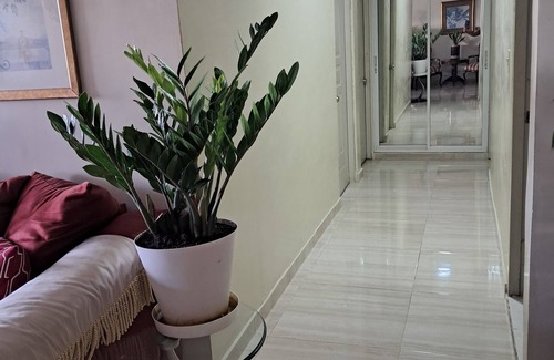 Downtown Santo Domingo Condo | habitación con aires acondicionado, esta próximo al metro, cerca del malecón