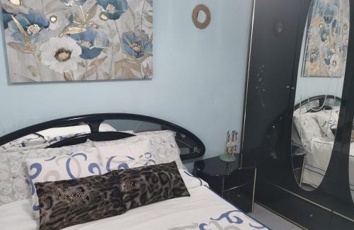 Galdar House | Habitación con baño privado