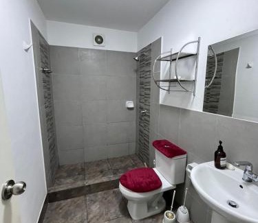 Pueblo Libre House | Habitación con cama matrimonial en dpto tipo roomie