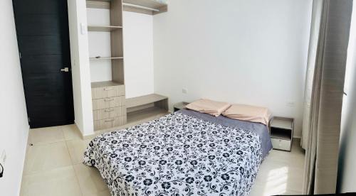 Centro House | Habitación con cama matrimonial