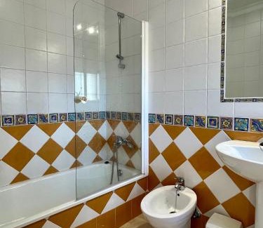 Ayamonte House | Habitación Conde - terraza y baño privado