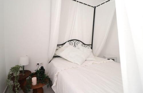 Almeria Centro House | Habitación en casa compartida "Al-Mariya"