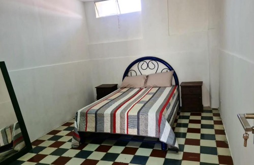 Atlixco House | Habitación privada en edificio céntrico (amarillo)