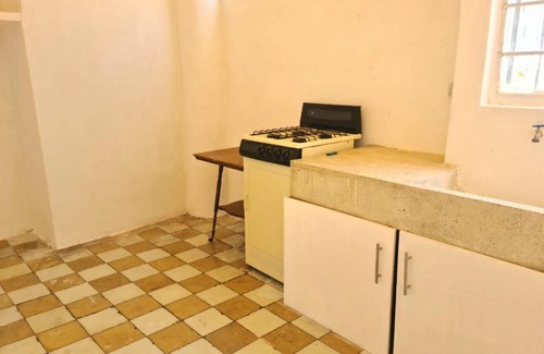 Atlixco House | Habitación privada en edificio céntrico (amarillo)
