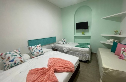 Cartagena District Bed & Breakfast | Habitacion de hotel CR-2M en Getsemani con Desayuno, aire acondicionado y wifi