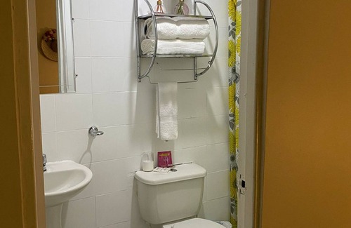 Cartagena District Bed & Breakfast | Habitacion de hotel CR-2M en Getsemani con Desayuno, aire acondicionado y wifi