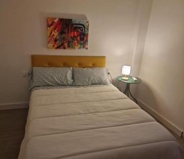 Albacete Bed & Breakfast | Habitacion con balcon Alfarooms