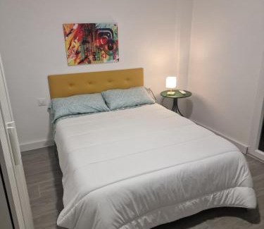 Albacete Bed & Breakfast | Habitacion con balcon Alfarooms