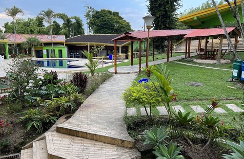 Pereira Hotel | Habitacion Standar Doble Cerca a la Piscina y con Aire Acondicionado