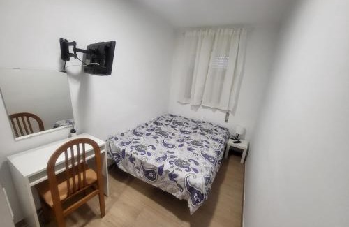 Badalona House | Habitaciones con baño compartido en bonito Apartamento en Badalona