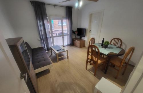 Badalona House | Habitaciones con baño compartido en bonito Apartamento en Badalona