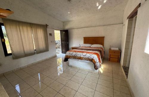 Valle de Bravo Cabin | Habitaciones las cascadas