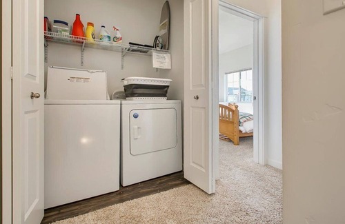 West Valley House | #HabitueHomes - The Centre of it All - 2bed 2.5bath New Construction Condo w/ King Bed!
