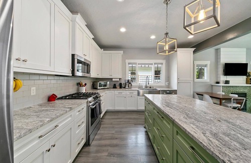 East End House | #HabitueHomes - The Silver Maple - Hot Tub!