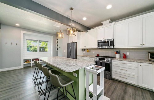 East End House | #HabitueHomes - The Silver Maple - Hot Tub!
