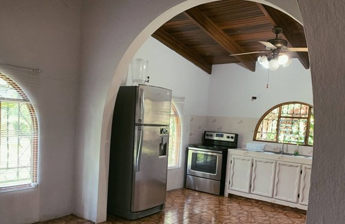 Alajuela House | Hacienda Escondida ¡5 Minutos del Aeropuerto!