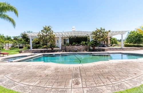 Temecula Villa | Hacienda-In center of Temecula Wine Country