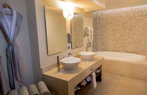 Playacar Fase II Resort | Hacienda One Bedroom Suite - Sandos Playacar Beach Resort