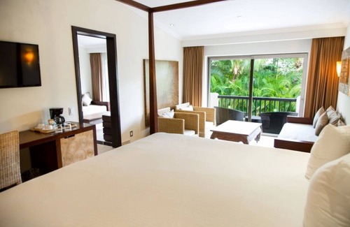Playacar Fase II Resort | Hacienda One Bedroom Suite - Sandos Playacar Beach Resort
