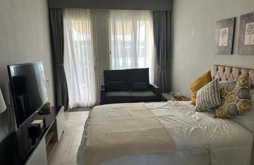 Sidi Abd El-Rahman Apartment | Hacienda White - Sunny Side Cabin by the lagoon