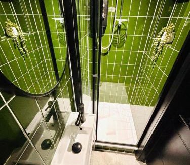 Hackney Apartment | Hackney Central Studios - NO 19 - Vibrant City Getaway