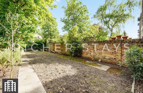 Clapton House | Hackney Guest Rooms | Spacious Double (RM5)