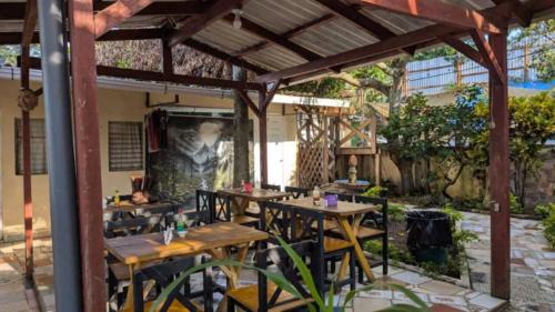 Coatepeque Apartment | Hades Metal Bar