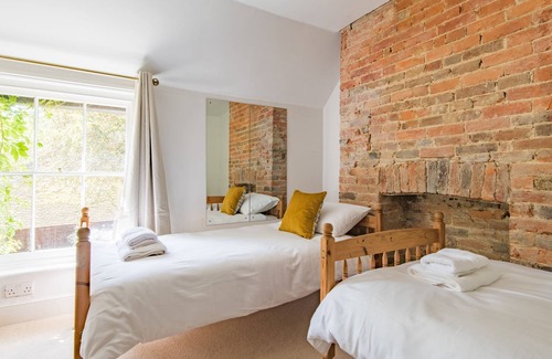 Smarden Cottage | Hadley Cottage - a holiday let that sleeps 6 guests in 3 bedrooms