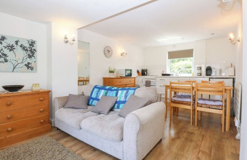 Bwlchtocyn Cottage | HAFAN BACH, pet friendly, country holiday cottage in Abersoch