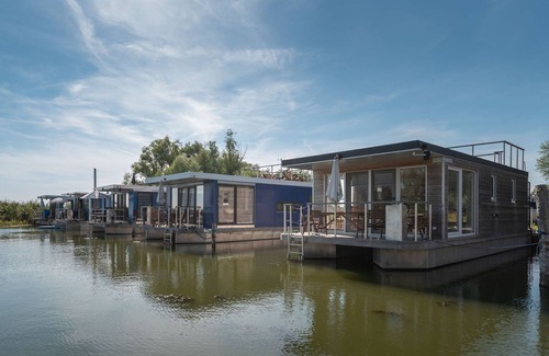 Usedom Boat Rental | Hafenresort Karnin - Hausboot Glaukos - Hausboot Glaukos