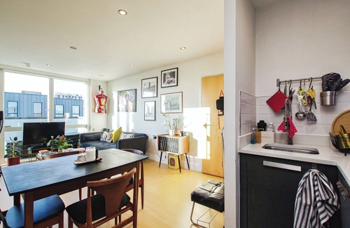 Haggerston Apartment | Haggerston - Top Floor 1 Bedroom with stunning view of the city skyline