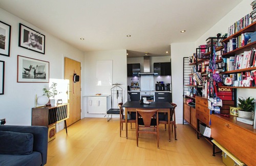 Haggerston Apartment | Haggerston - Top Floor 1 Bedroom with stunning view of the city skyline