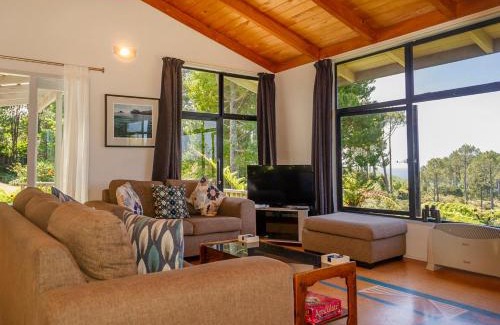 Hahei House | Hahei Hideaway - Hahei Holiday Home