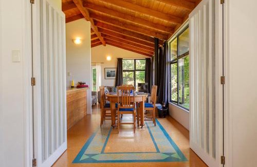 Hahei House | Hahei Hideaway - Hahei Holiday Home