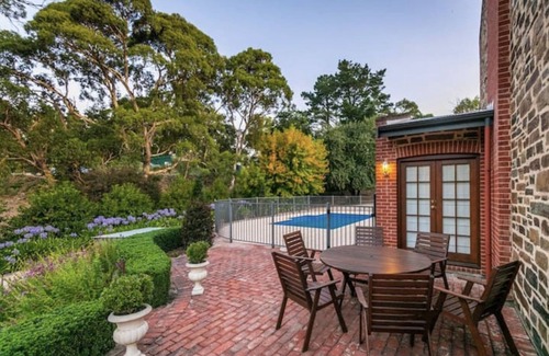 Hahndorf House | Hahndorf Luxury Retreat 5 Bedrooms for 12 people