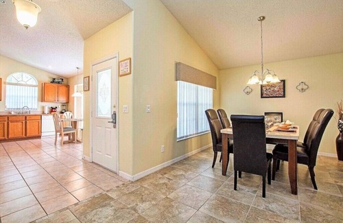 West Kissimmee Villa | Hakuna Ma'Cottage - Southern Pool, Privacy Fence!